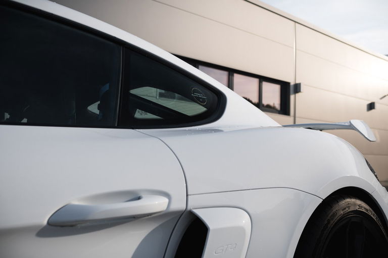 Porsche 718 Cayman GT4