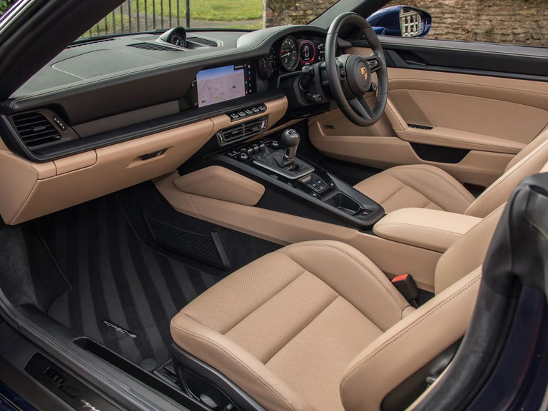 Porsche 992 Carrera GTS