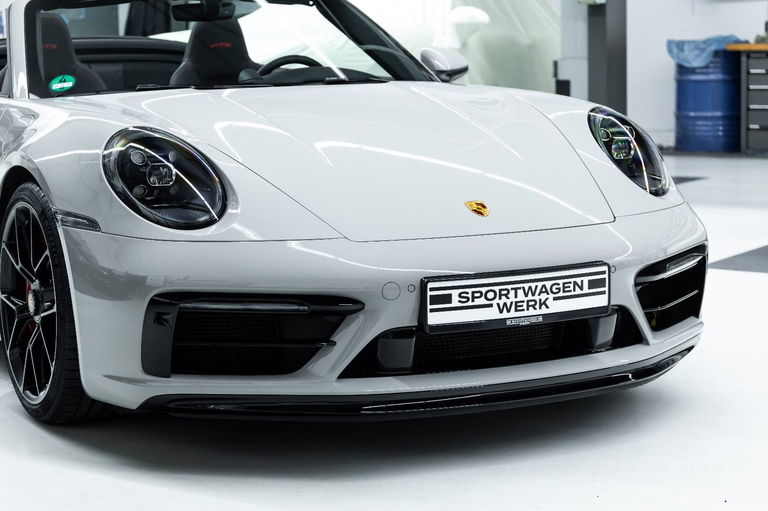 Porsche 992 Carrera 4 GTS