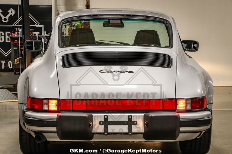 Porsche 911 Carrera 3.2 (US)