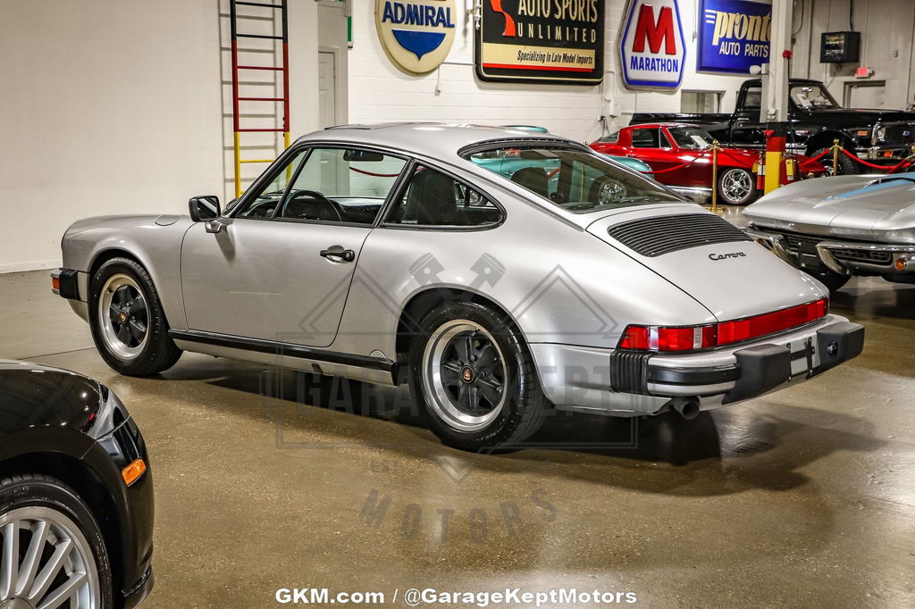 Porsche 911 Carrera 3.2 (US)