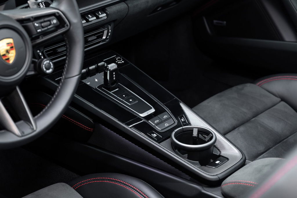 Porsche 992 Carrera 4 GTS