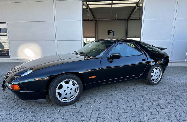 Porsche 928 S4