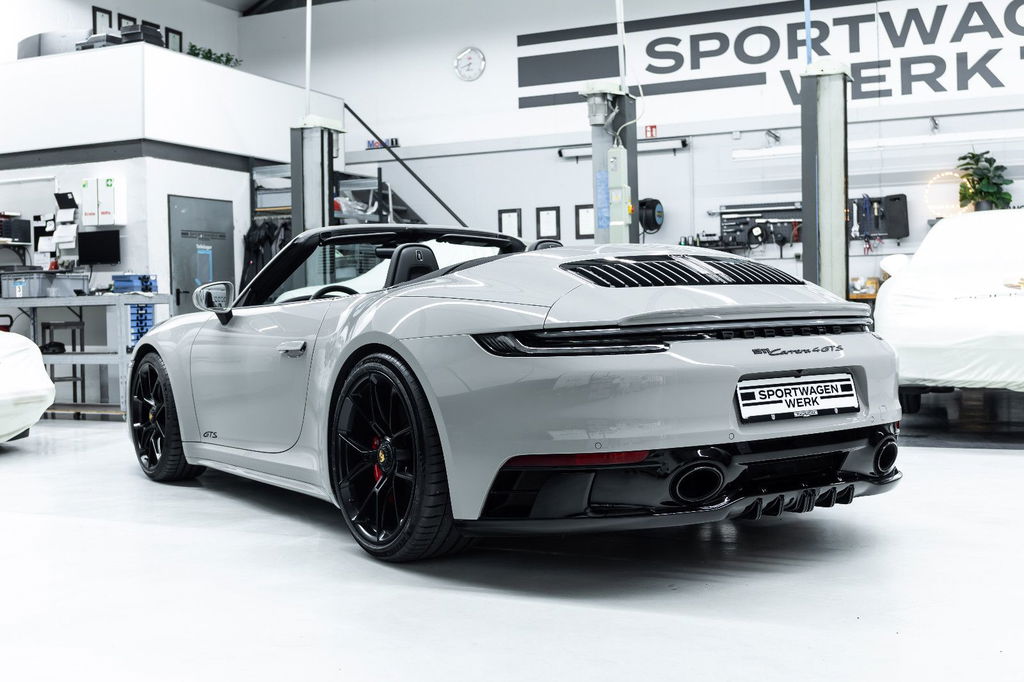 Porsche 992 Carrera 4 GTS