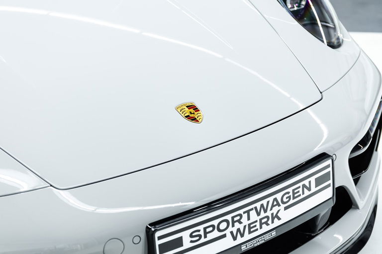Porsche 992 Carrera 4 GTS