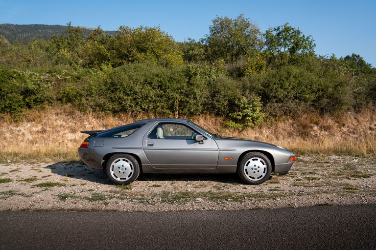Porsche 928 S4
