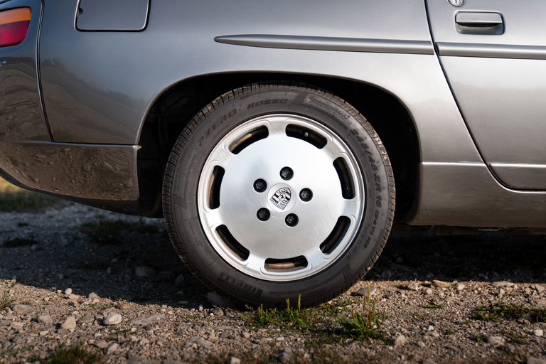 Porsche 928 S4
