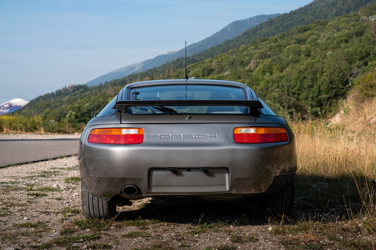 Porsche 928 S4