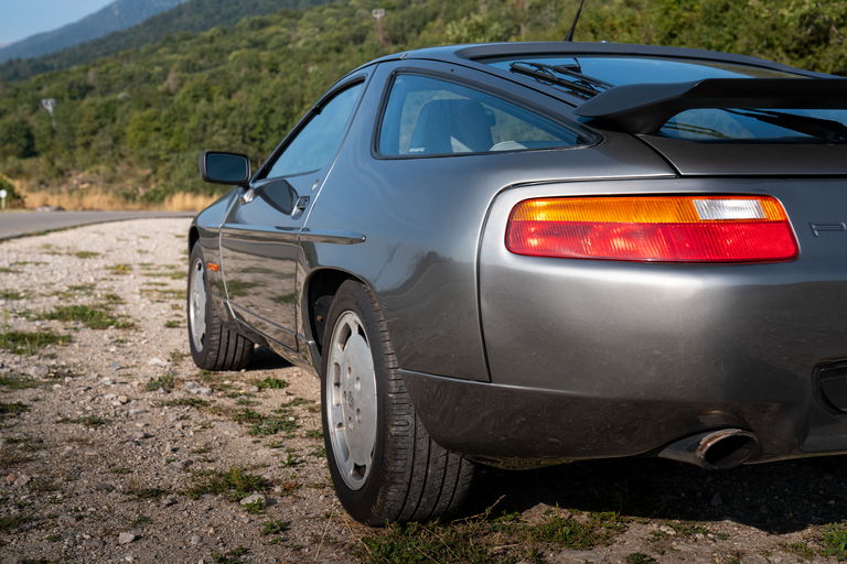 Porsche 928 S4