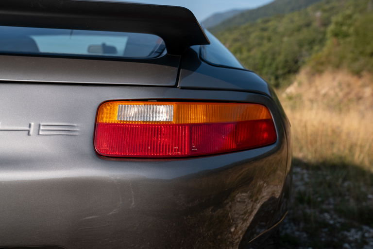 Porsche 928 S4