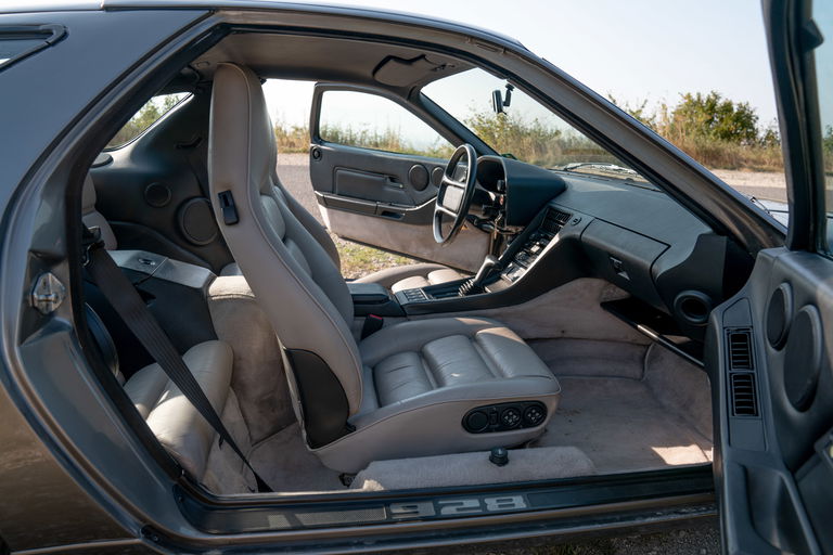 Porsche 928 S4