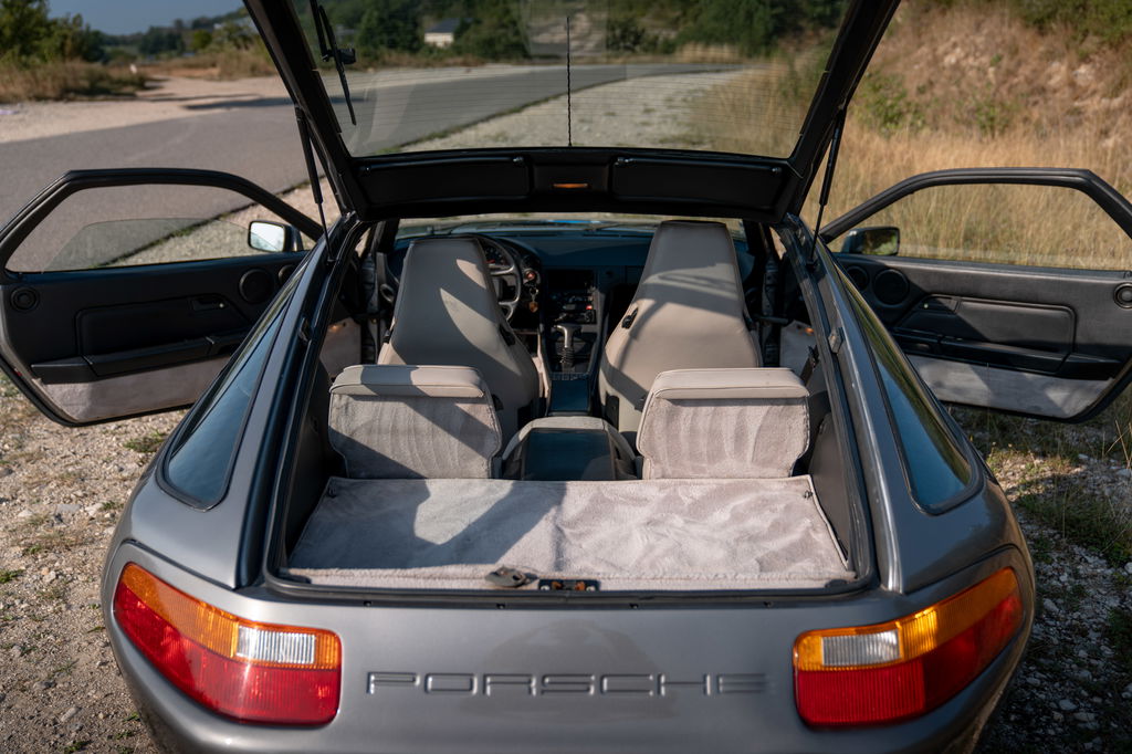 Porsche 928 S4