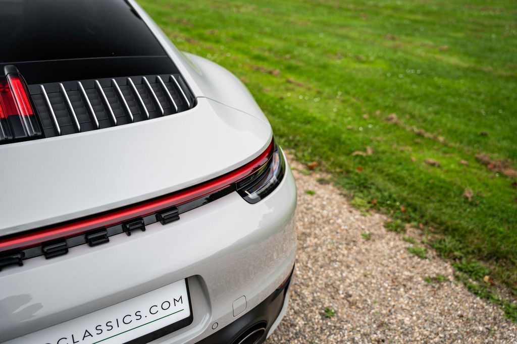 Porsche 992 Carrera 4S