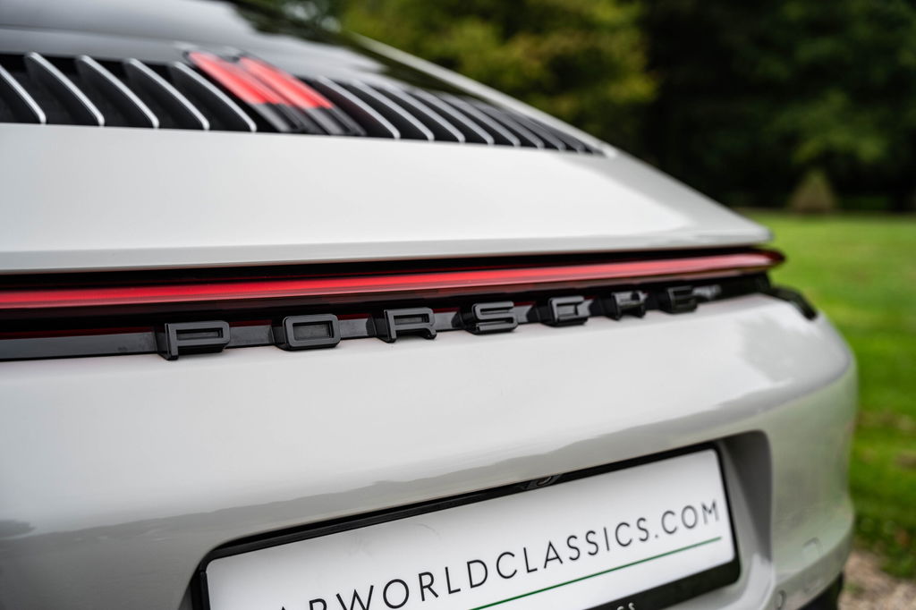 Porsche 992 Carrera 4S