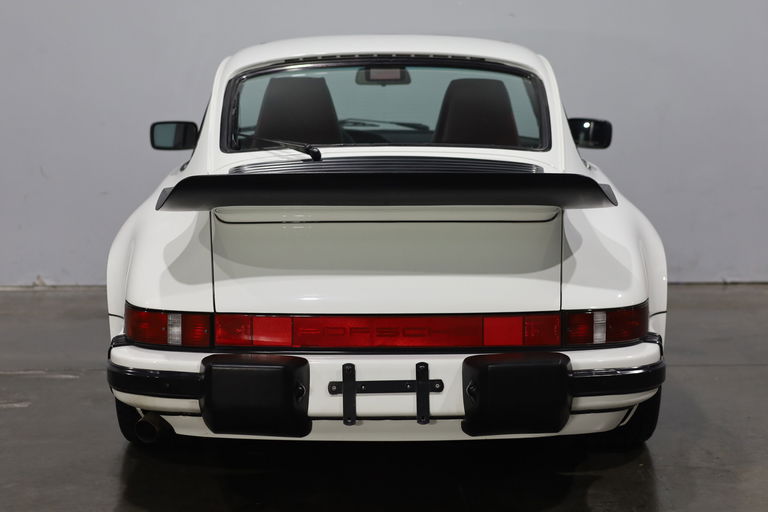 Porsche 911 Carrera 3.2 (US)