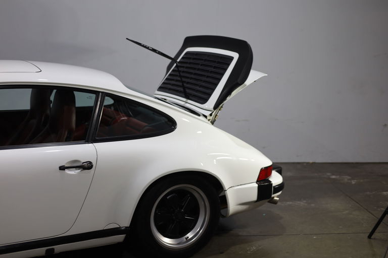 Porsche 911 Carrera 3.2 (US)