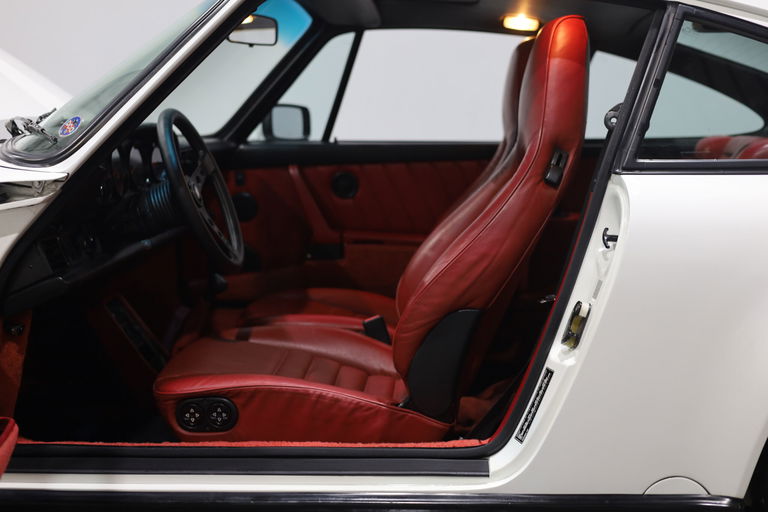 Porsche 911 Carrera 3.2 (US)