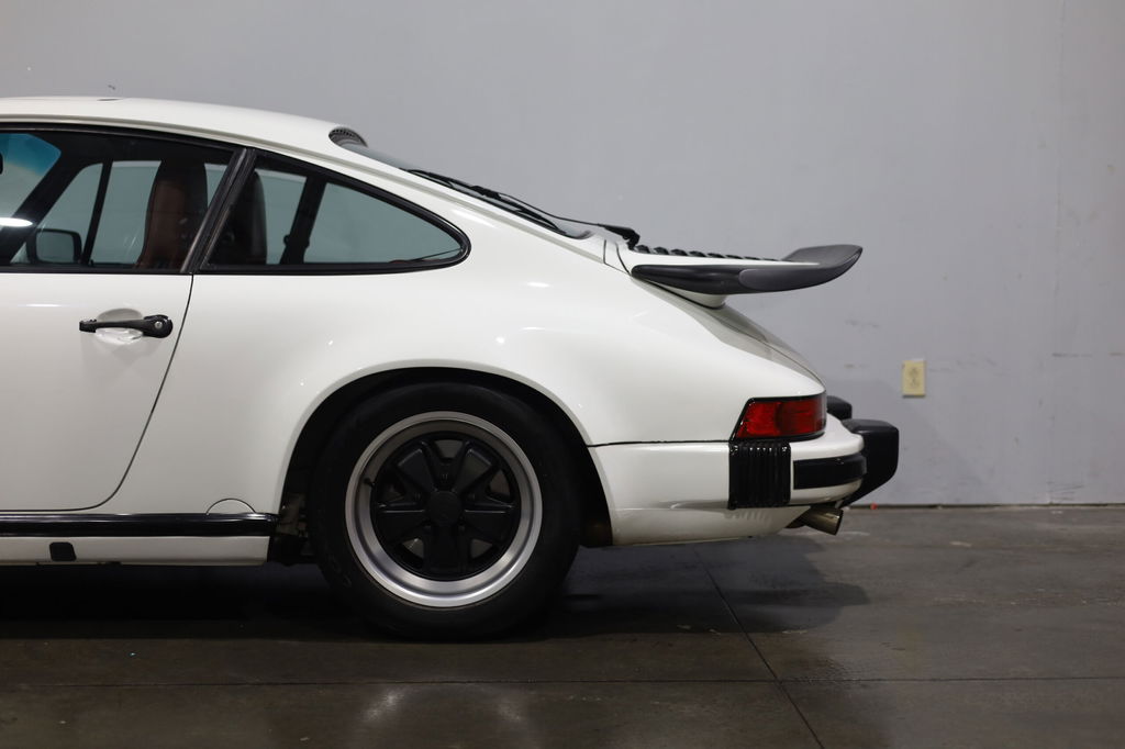 Porsche 911 Carrera 3.2 (US)
