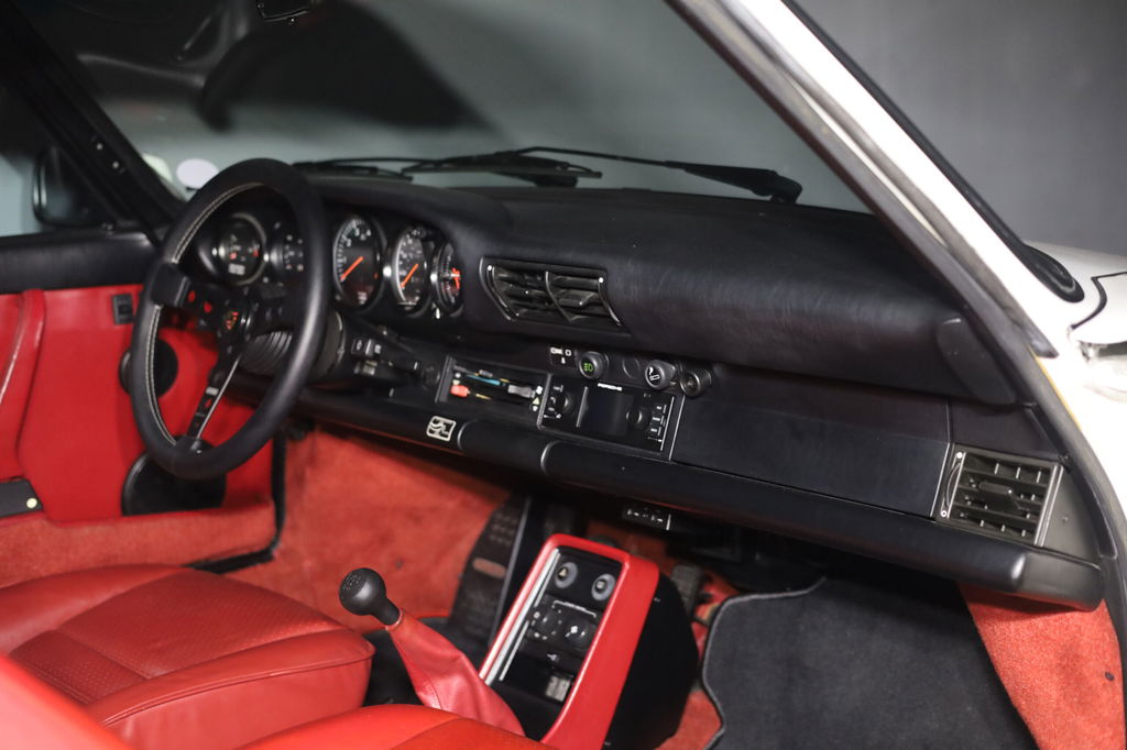 Porsche 911 Carrera 3.2 (US)