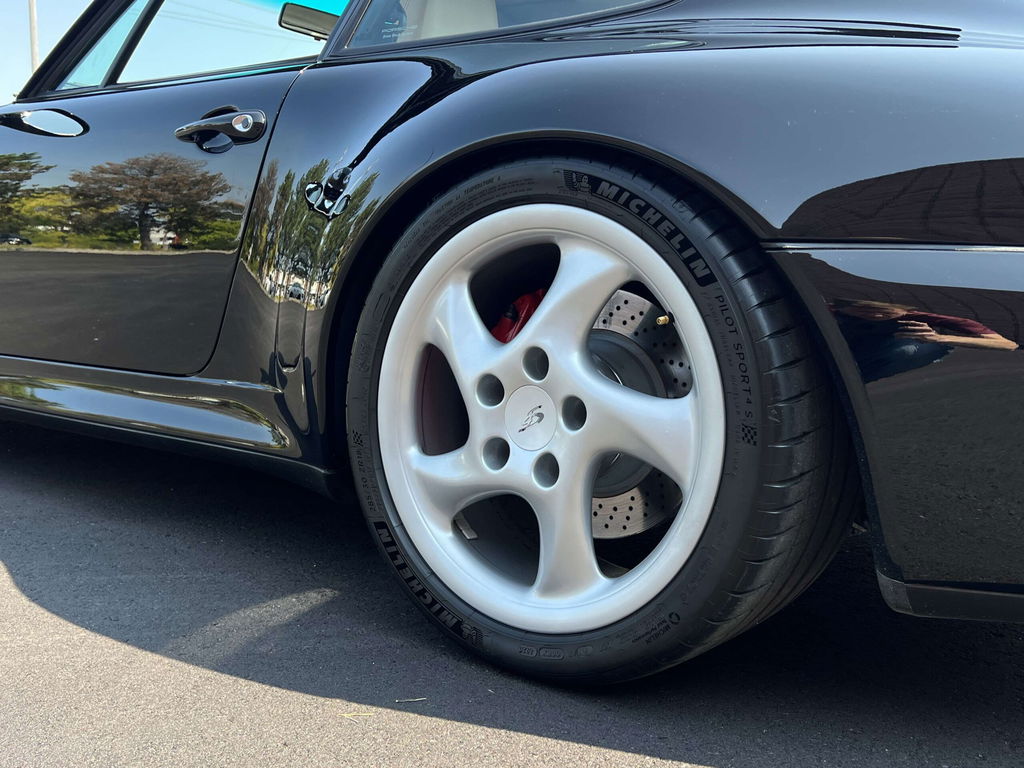 Porsche 993 Carrera 4S