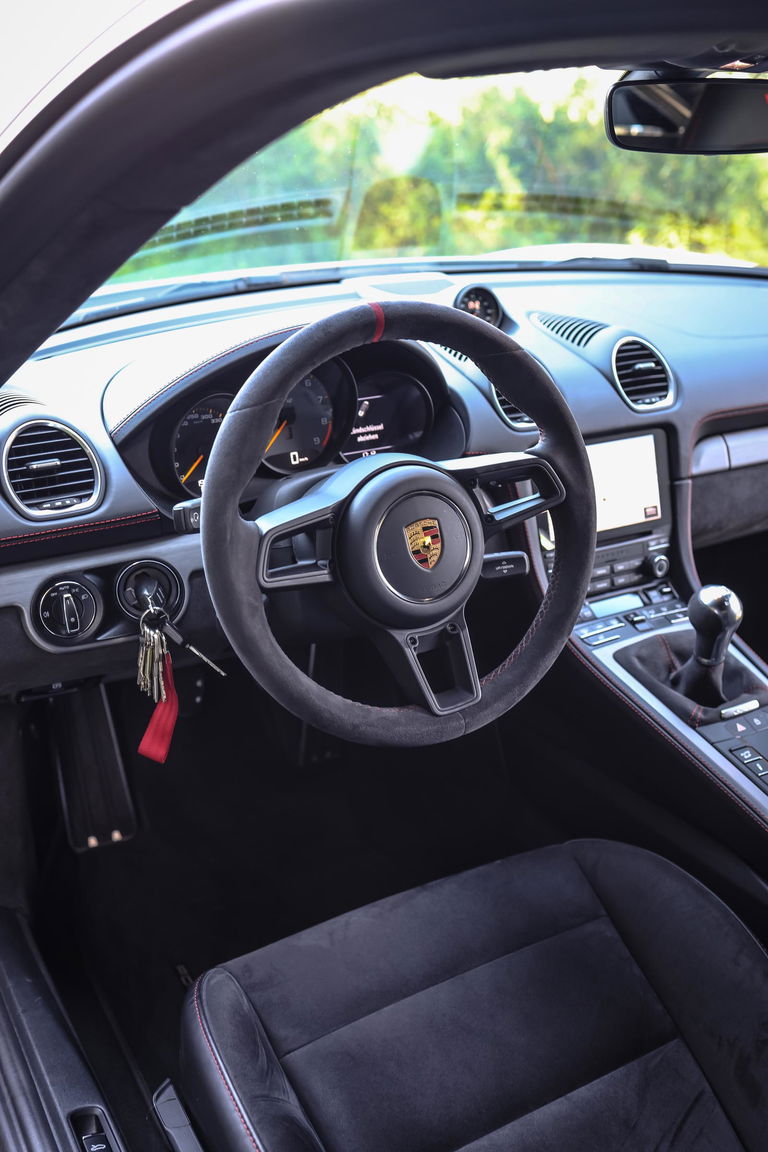 Porsche 718 Cayman GT4