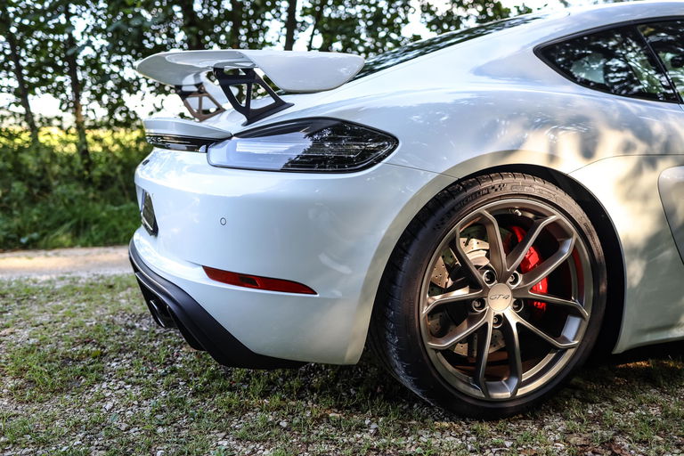 Porsche 718 Cayman GT4
