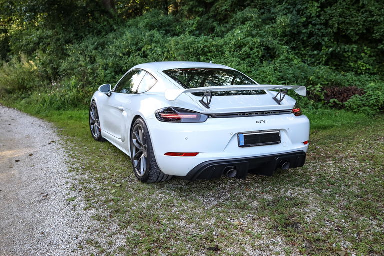 Porsche 718 Cayman GT4