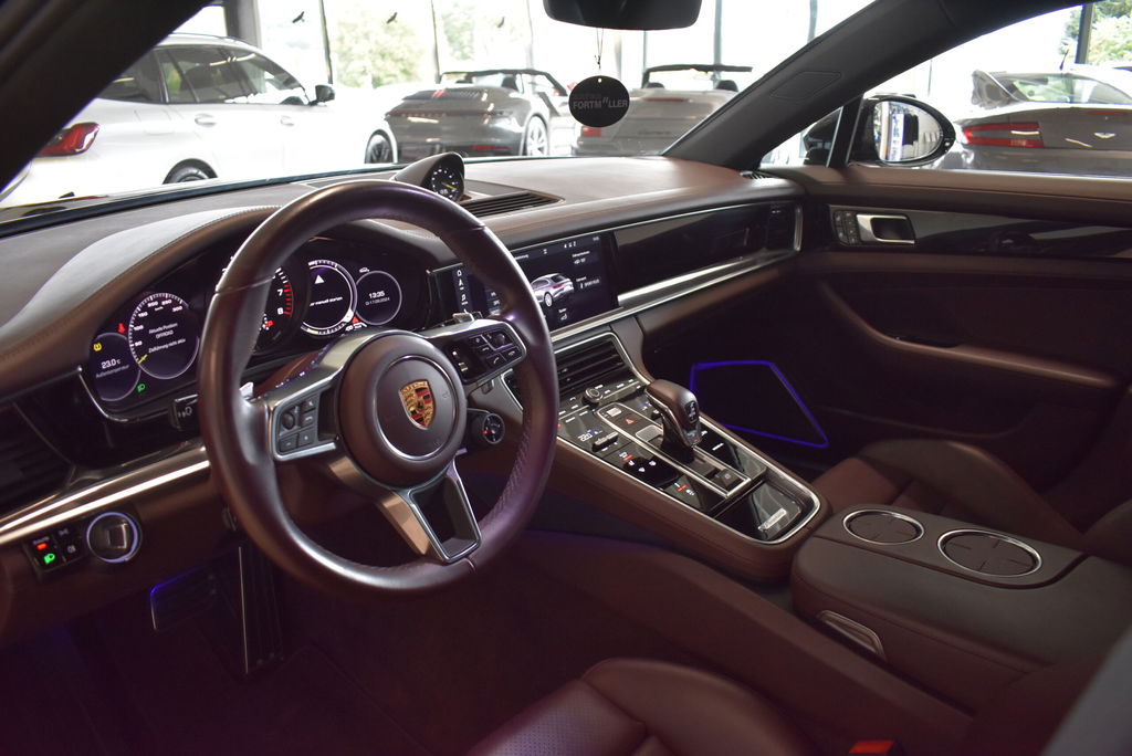 Porsche Panamera 4 E-Hybrid