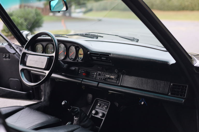 Porsche 911 Carrera 3.2 (US)