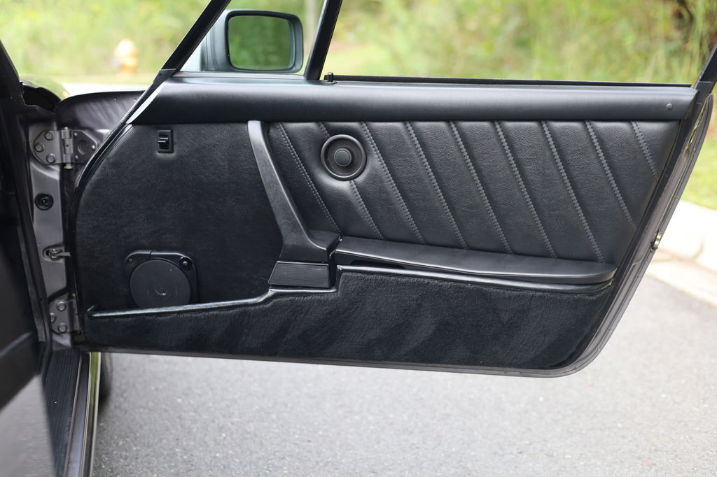 Porsche 911 Carrera 3.2 (US)