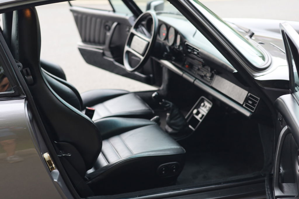 Porsche 911 Carrera 3.2 (US)