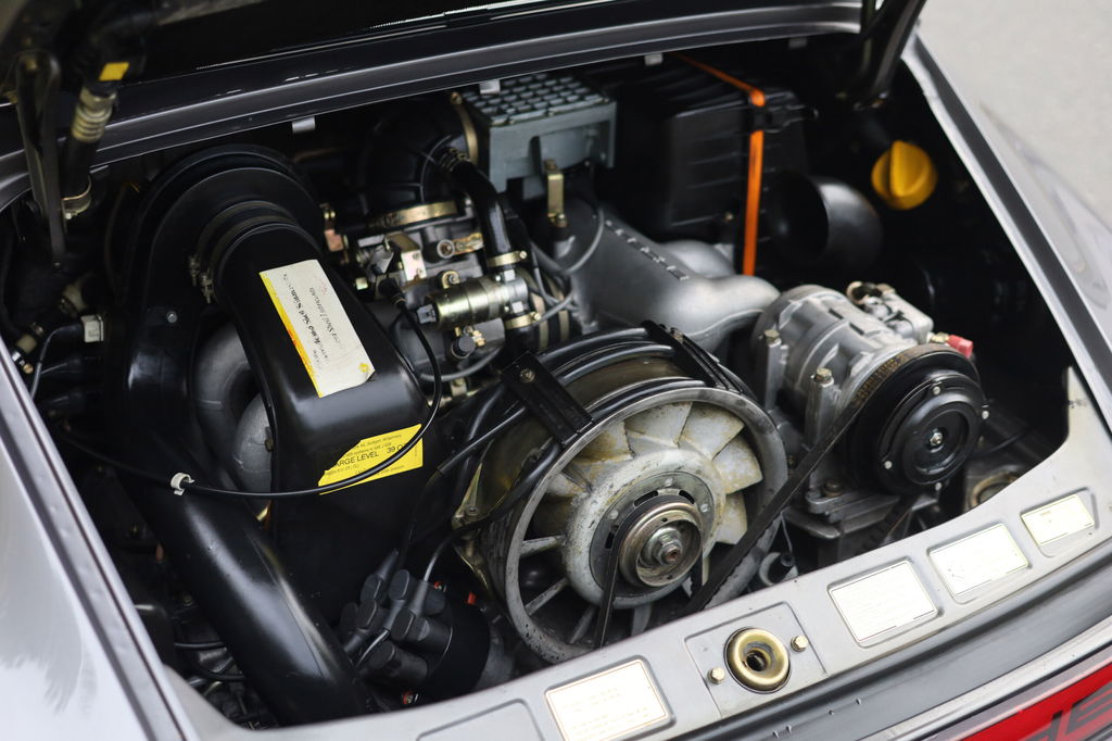 Porsche 911 Carrera 3.2 (US)