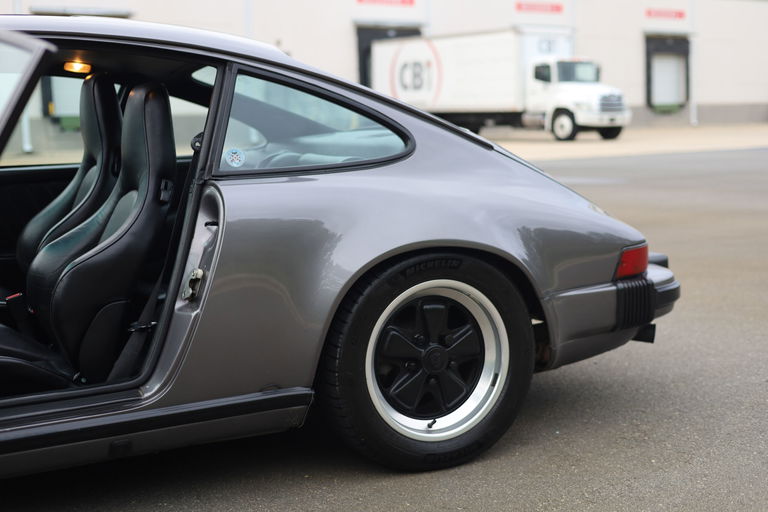 Porsche 911 Carrera 3.2 (US)