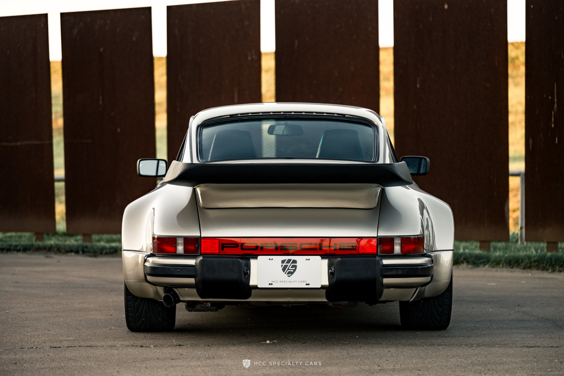 ルッケット ミニアトゥーラ/シルバーゴールド Porsche 911 Carrera 3.2 WTL 1985 - elferspot.com - Marketplace for