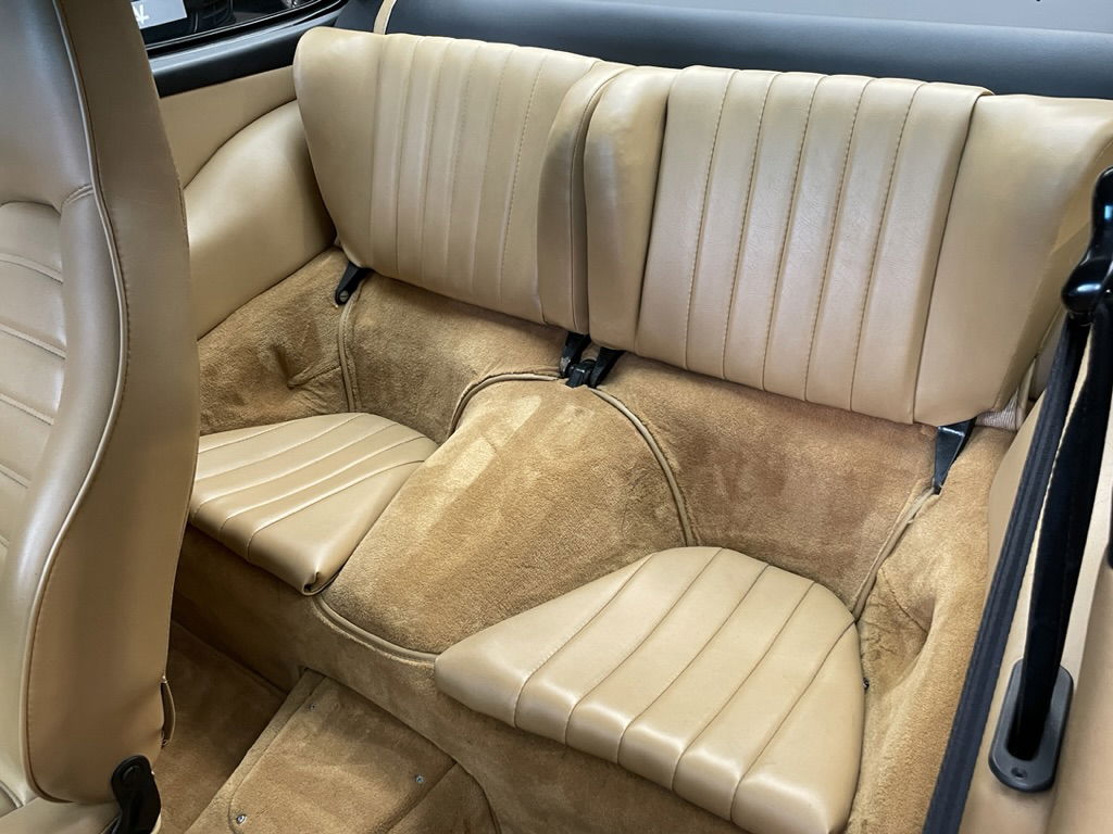 Porsche 911 Carrera (US)