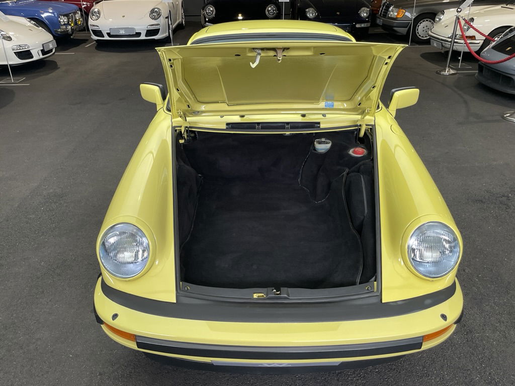 Porsche 911 Carrera 3.2 (US)