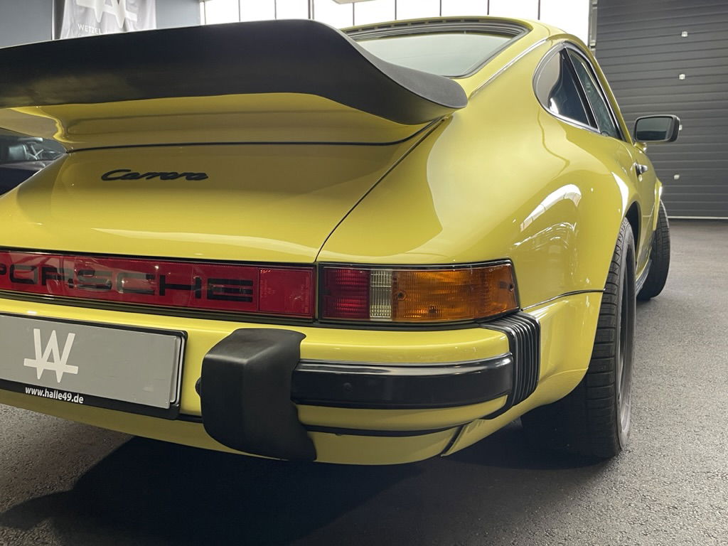 Porsche 911 Carrera 3.2 (US)