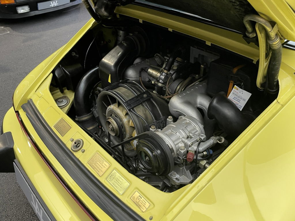 Porsche 911 Carrera 3.2 (US)