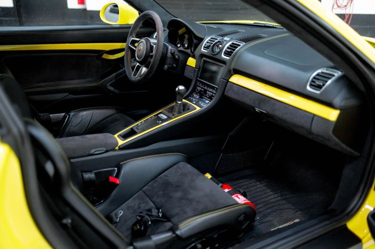 Porsche 981 Cayman GT4