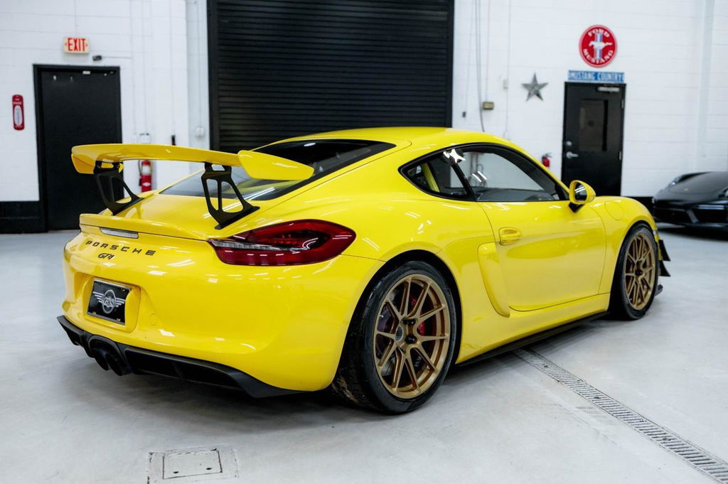 Porsche 981 Cayman GT4