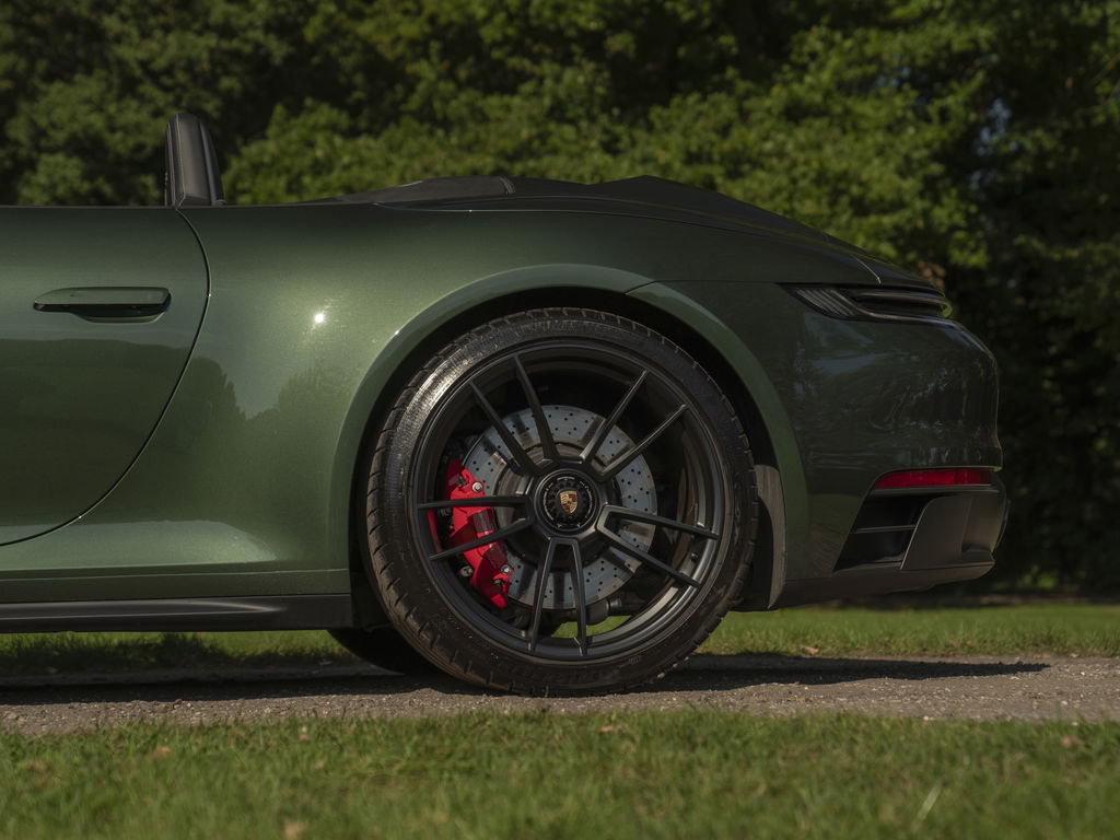 Porsche 992 Carrera 4 GTS