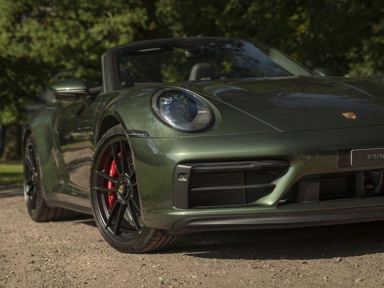 Porsche 992 Carrera 4 GTS