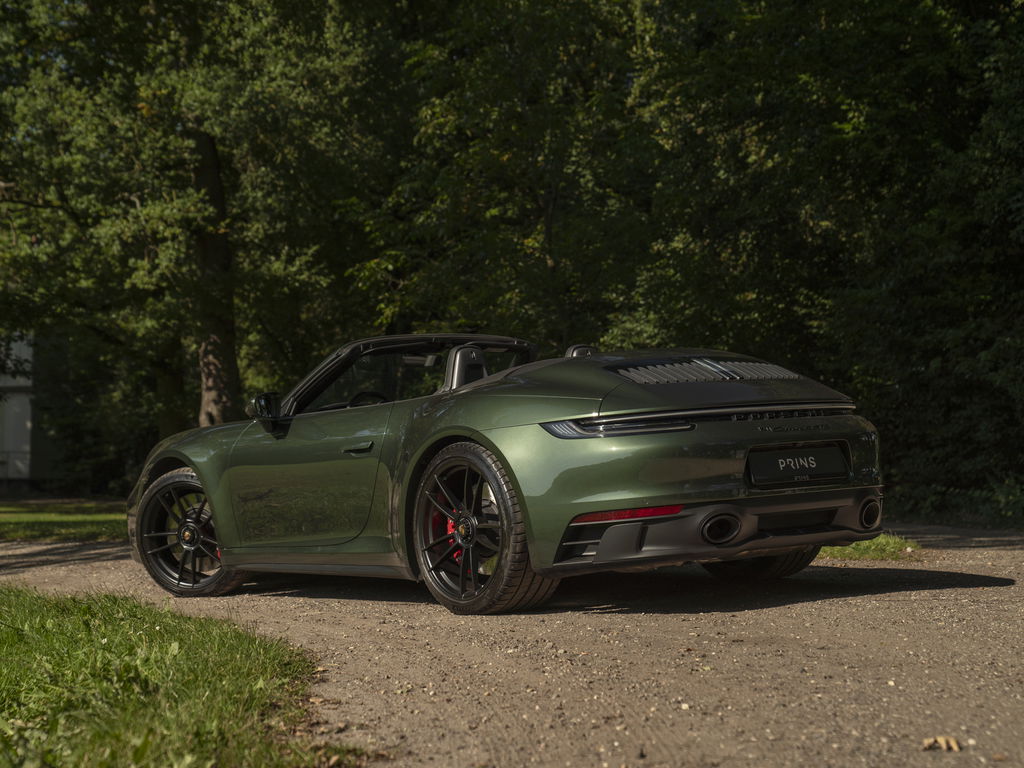 Porsche 992 Carrera 4 GTS