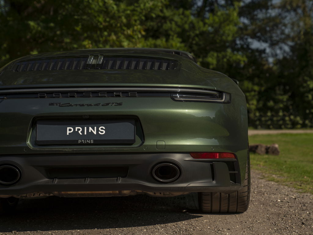 Porsche 992 Carrera 4 GTS