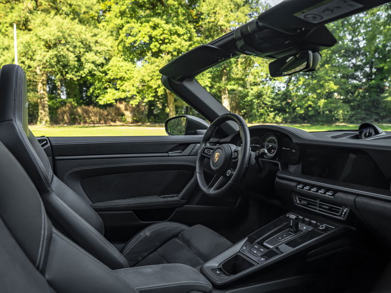 Porsche 992 Carrera 4 GTS