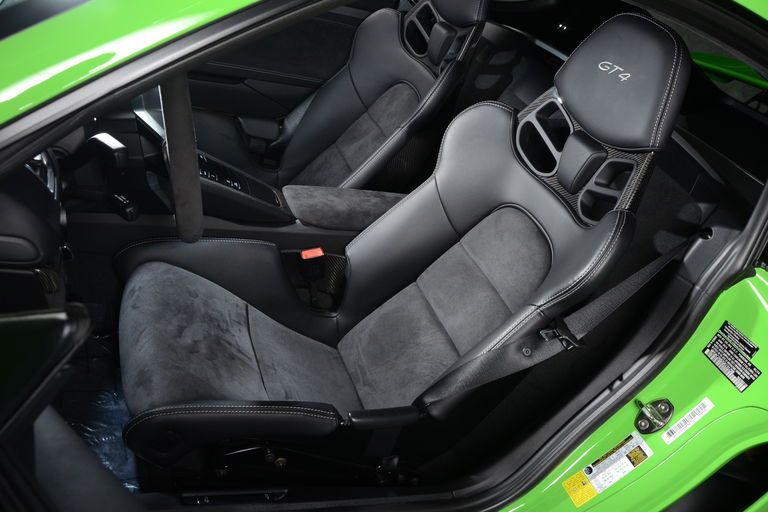 Porsche 981 Cayman GT4