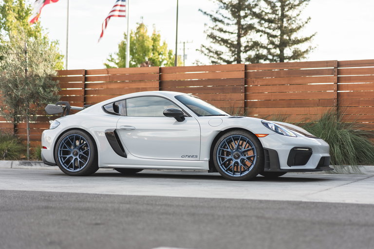 Porsche 718 Cayman GT4 RS