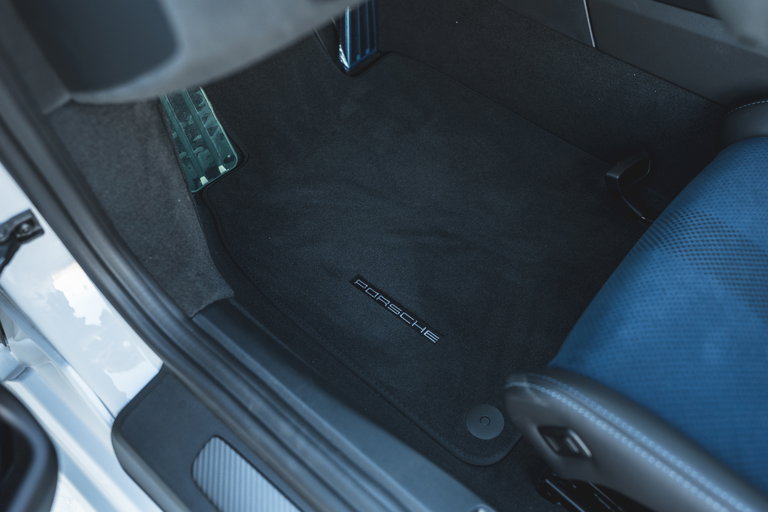 Porsche 718 Cayman GT4 RS