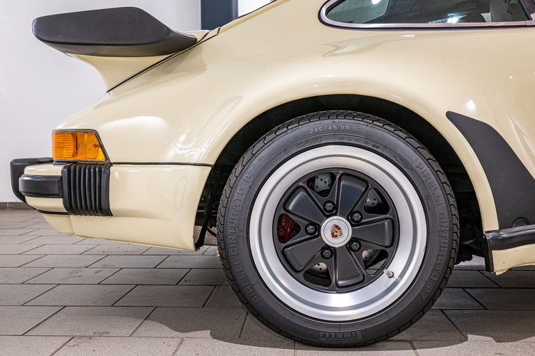 Porsche 911 Turbo 3.3