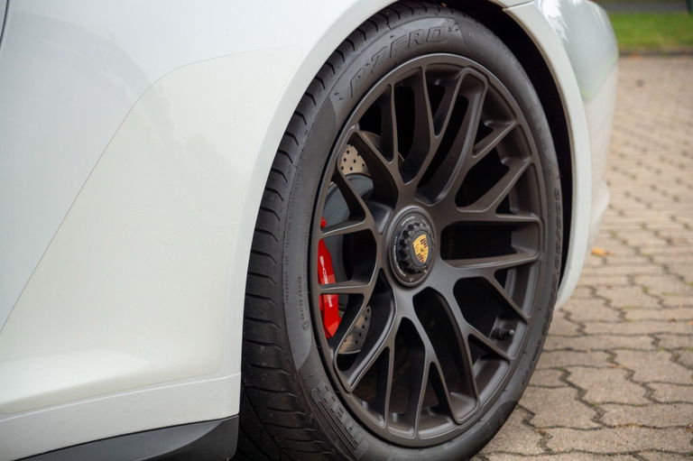 Porsche 991 Carrera GTS